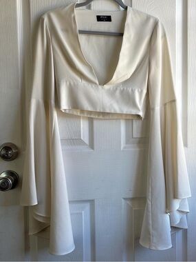 Crop Top Cream XS Nasty Gal Satin Dramatic Flared Sleeve Blouse